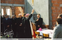 Poswiecenie murow Gimnazjum w Malanowie - 2002 rok