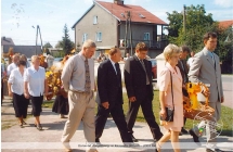 Korowod dozynkowy  w kierunku Zdzenic - 2004 rok