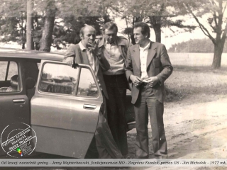 Od lewej naczelnik gminy - Jerzy Wojciechowski, funkcjonariusz MO - Zbig