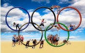 kola olimpijskie na tle blekitnego nieba