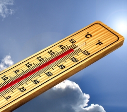 termometer wskazujacy wysoka tyemperature