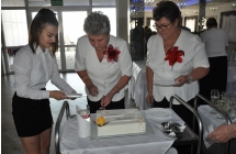 Krojenie jubileuszowego torta