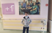 Wiktor na korytarzu kliniki