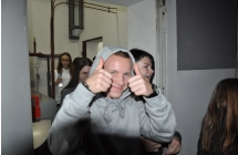 Ucieszony chlopak i dziewczyny