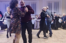 Kobieta i mężczyzna podczas tańca towarzyskiego 