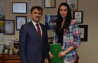 Podpisano umowę na zakup ciagnika rolniczego wraz z osprzętem