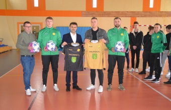 Nowe stroje i piłki meczowe dla drużyny Seniorów