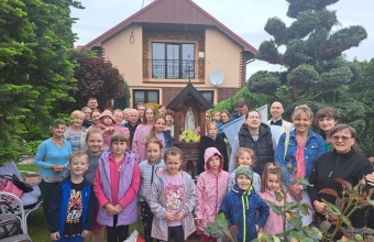 Pierwsza majówka dzieci ze Świetlicy Parafialnej w Żdżenicach