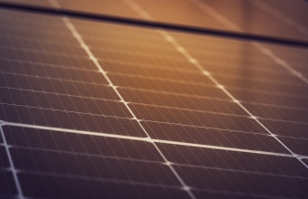 Dach z paneli fotowoltaicznych