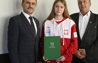 Wójt wręczył nagrodę za promocję gminy