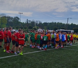 Uczniowie SP w Dziadowicach na eliminacjach do ogolnopolskiego Turnieju Z Podworka na Stadion o Puchar Tymbarku (3)
