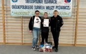 Antoni z mama i prezesem OSP Bibianna