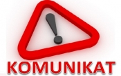 Czerwony trójkąt z czarnym wykrzyknikiem i napisem komunikat